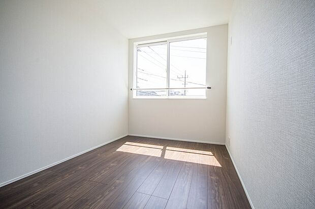 各部屋を最大限に広く使って頂ける様、全居住スペースに収納付。プライベートルームはゆったりと快適に。