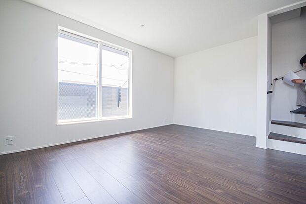 明るく開放的なダイニング。家族とのコミュニケーションが取りやすく、みんなの笑顔が溢れます