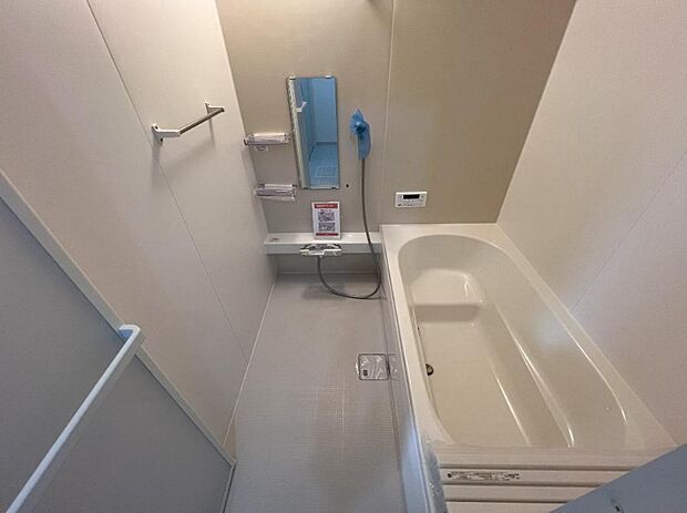 高級感溢れるカラーと大きさ・柔らかな曲線で構成された半身浴も楽しめるバスタブが心地よさをもたらします。