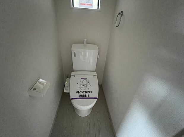 快適な生活を送るための必須アイテムとなった洗浄機能付トイレ。おしり洗浄、ビデ洗浄、暖房便座の3つの機能を標準装備しています。