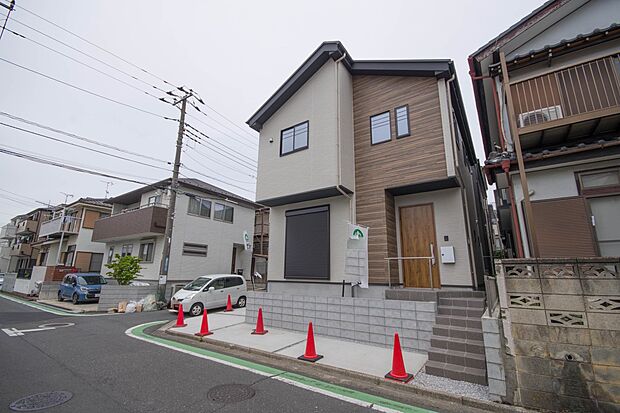 太陽に愛された邸は、陽当り・通風に優れた魅力的で快適さを追求した新築戸建でした。ここに住むからこそ意味がある。そんな特別感に浸りながら、毎日をお過ごしして欲しいです。