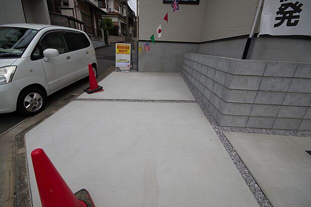 通勤や家族の送迎など、毎日の生活にマイカーが欠かせない方にとって駐車場は大事な条件。敷地内にカースペースがあれば、お出かけやお買い物の際の搬入出もらくらくです。