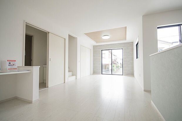 明るく開放的なダイニング。家族とのコミュニケーションが取りやすく、みんなの笑顔が溢れます