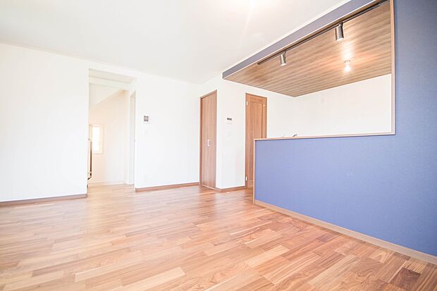 明るく開放的なダイニング。家族とのコミュニケーションが取りやすく、みんなの笑顔が溢れます