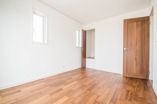 各部屋を最大限に広く使って頂ける様、全居住スペースに収納付。プライベートルームはゆったりと快適に。