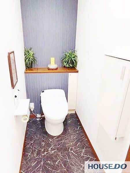 温水洗浄便座を備えたトイレです。