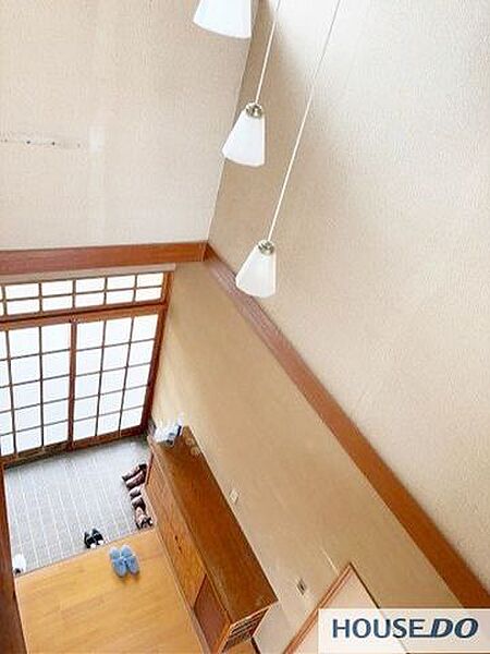 木目調の玄関です。