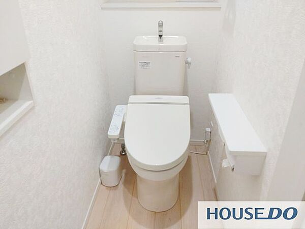温水洗浄便座付き。洗浄だけでなく、感染症を防止して健康を守ります。