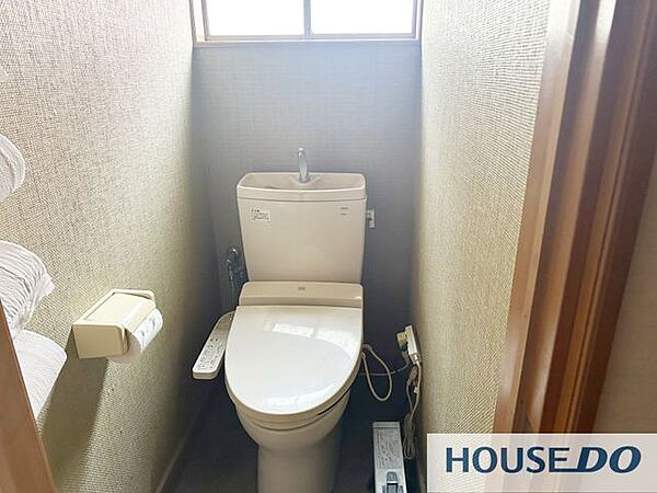 手洗いを備えたトイレです。
