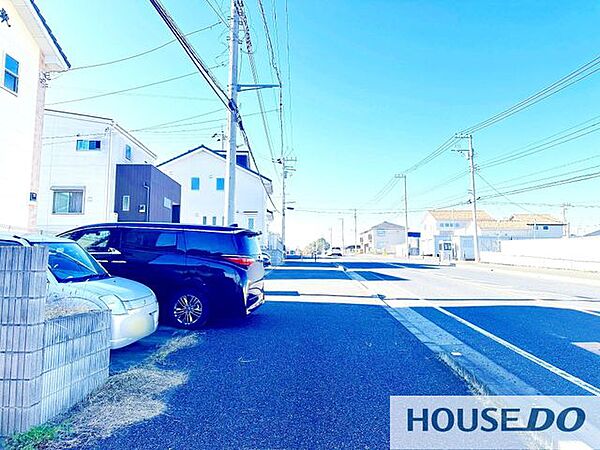 住宅街の前面道路の様子です。