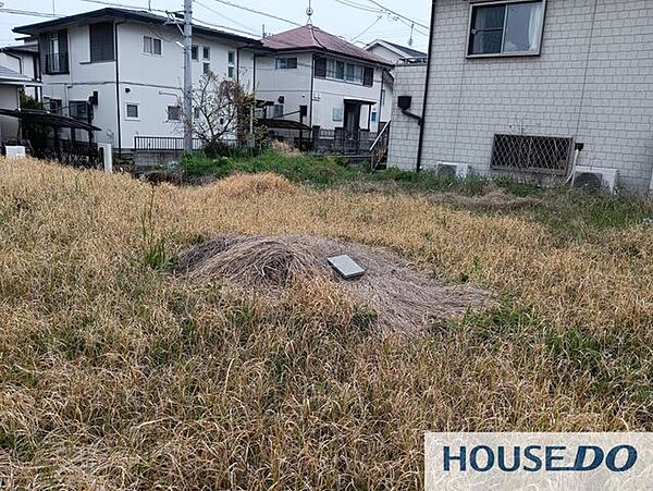 更地の現地写真です。日当たりの良い整形地です。