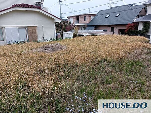 更地の現地写真です。南向きで陽当たりの良い区画です。