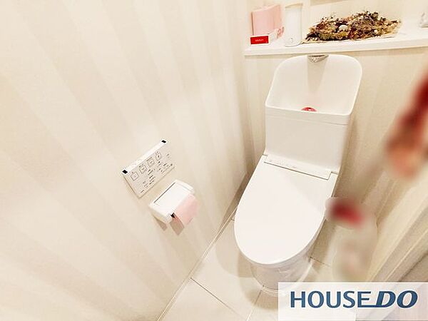 独立した清潔なトイレです。