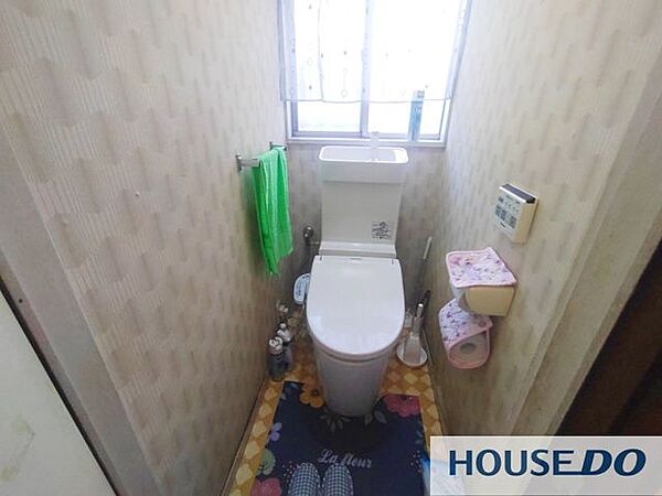 手すり付きのトイレです。