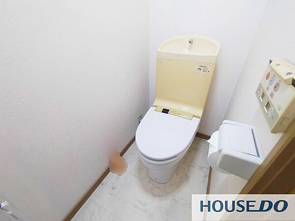 温水洗浄便座付き。洗浄だけでなく、感染症を防止して健康を守ります。