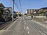 周辺：新高山分譲地内　南ひな壇にて陽当たり良好　前面道路幅員9.1ｍにつき開放感あり　並列4台分の駐車スペース確保可能　尾道市民病院まで徒歩5分の立地　既存建物を解体撤去し、お建て替え前提でご検討ください！