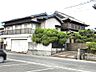 外観：敷地146坪のゆったり敷地、南道路で陽当たり良好、敷地内２棟あり、南側の別棟を解体すれば並列６〜７台分の駐車スペース可、母屋だけで建坪６６．９４坪あり