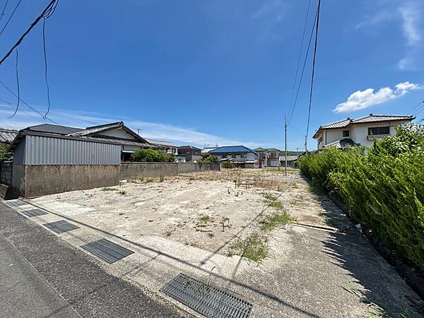 東側敷地の入り口から撮影