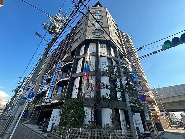 6 / 23