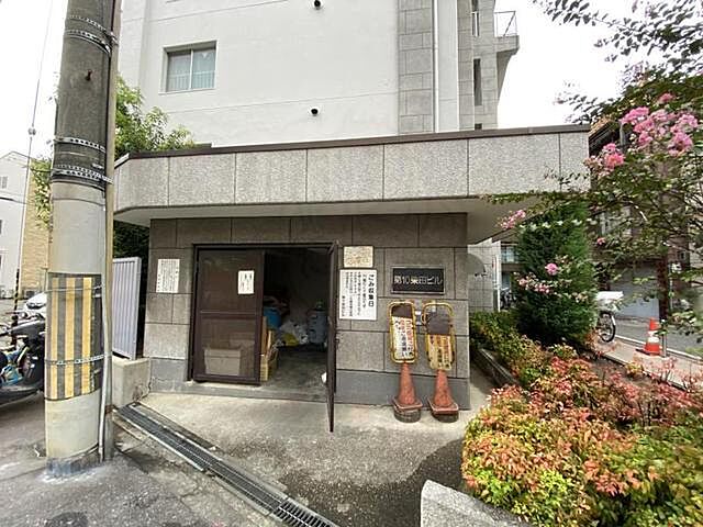 7 / 23
