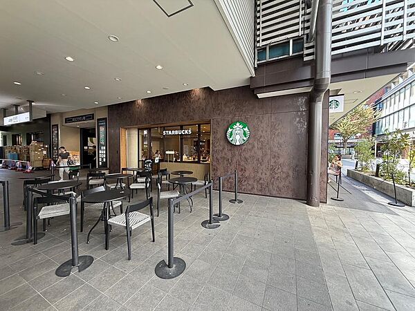 スターバックスコーヒー京王笹塚店　徒歩９分