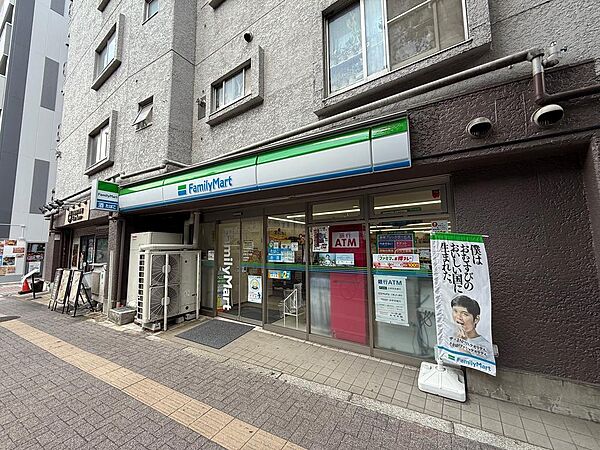 ファミリーマート笹塚二丁目店　徒歩３分