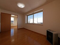 楓ガーデン 2階1LDKのリビング/ダイニング