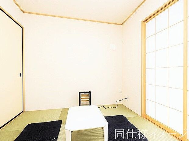 ＼同仕様写真／新しいい草香る畳スペースは、使い方色々！客室やお布団で寝るときにぴったりの空間ですね。