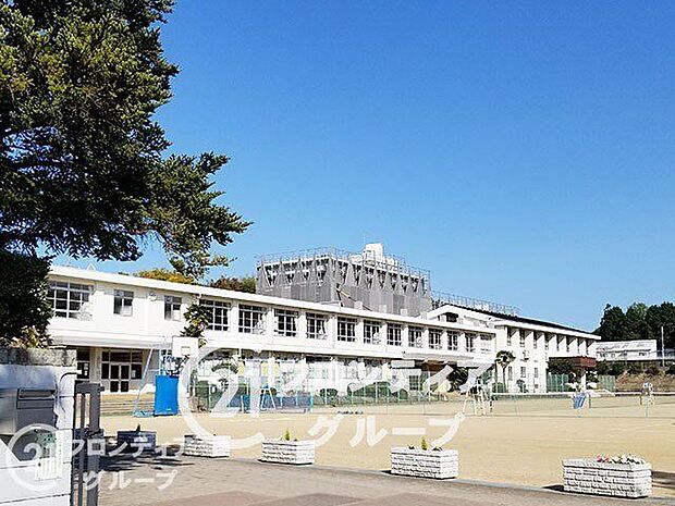 琴陵中学校 徒歩20分。 1560m