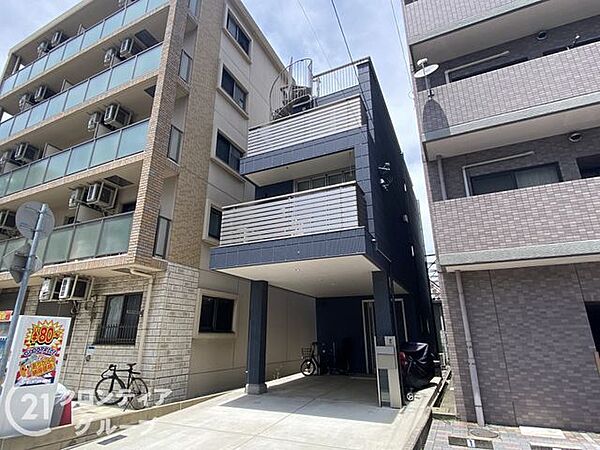 スーパー・コンビニが徒歩圏内に揃う、充実の住環境です。