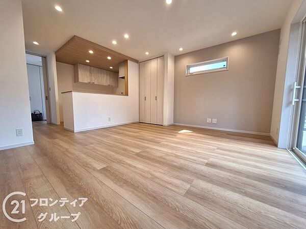 窓が多いので、光を多く取り込んでお部屋を明るく保ちます。