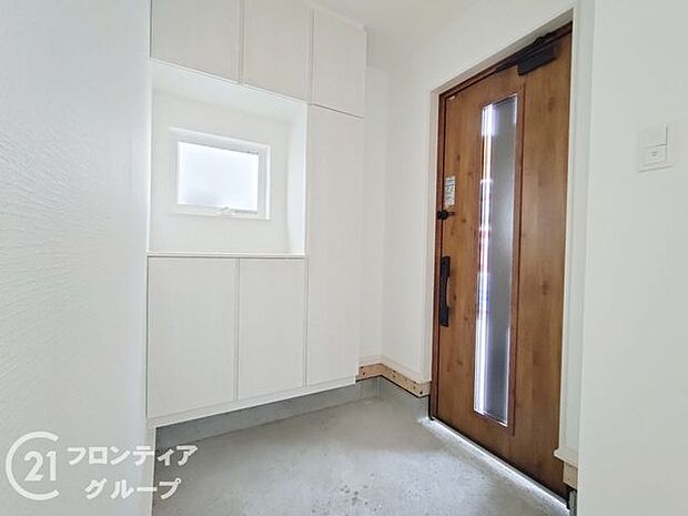 玄関ではタイルを採用しており、お掃除楽々!特にお子さまがたくさんの砂を持って帰ってきても安心ですね!