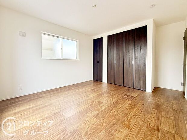 寝室や子供部屋にぴったりなシンプル洋室でお部屋のコーディネートが楽しめますね。