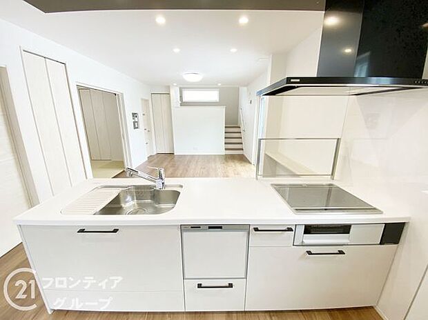 使い勝手の良いカウンターキッチンは、調理スペースが広く、料理の効率がアップします。快適なキッチンライフを提供します。