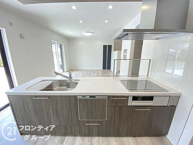 使い勝手の良いカウンターキッチンは、調理スペースが広く、料理の効率がアップします。快適なキッチンライフを提供します。