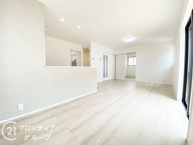 広々リビング、人が集まるおもてなし空間を実現できますね！