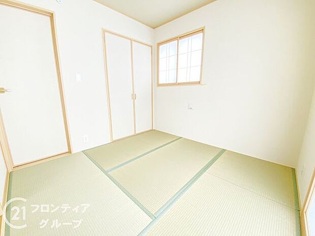 新しいい草香る畳スペースは、使い方色々！客室やお布団で寝るときにぴったりの空間ですね。