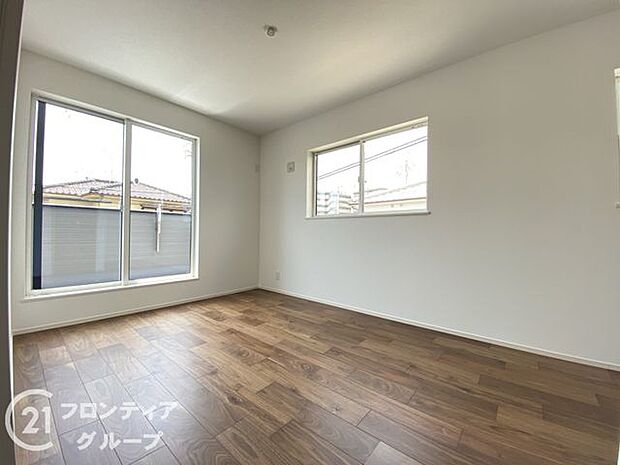 寝室や子供部屋にぴったりなシンプル洋室でお部屋のコーディネートが楽しめますね。