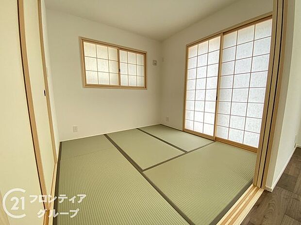 タタミスペースの押入れは、季節のものやお子様のおもちゃなどたくさん収納しておける便利なスペースです!