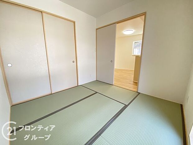 タタミスペースの押入れは、季節のものやお子様のおもちゃなどたくさん収納しておける便利なスペースです！