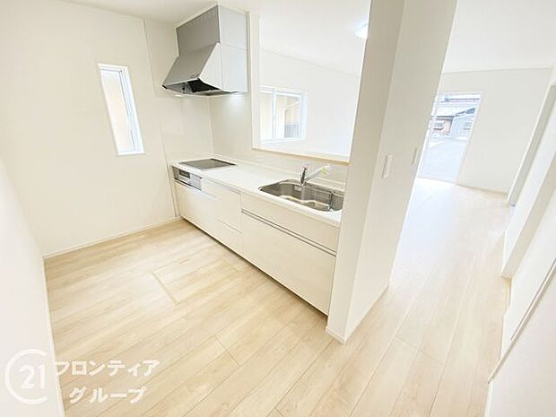 お手入れが楽に行える換気扇やステンレスワークトップは毎日お料理する奥様の味方!