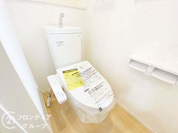 オート開閉のフタなので、手を触れず清潔・快適なトイレです!