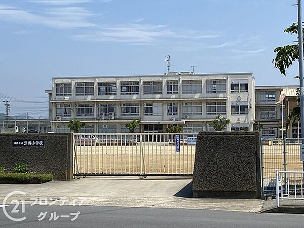 姫路市立津田小学校 徒歩11分。 1000m