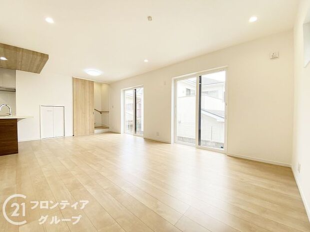 キッチンからリビング全体を見渡せるので、お子様が遊んだり勉強している様子を見守りながら、一緒に過ごすことができます◎