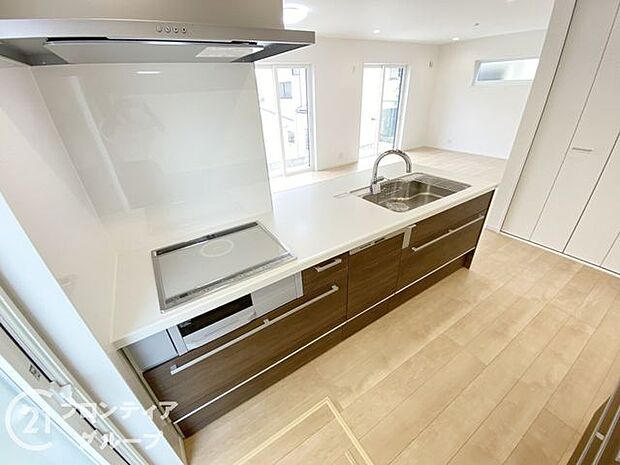 対面カウンターで、家族とコミュニケーションを取りながら料理ができるキッチンです