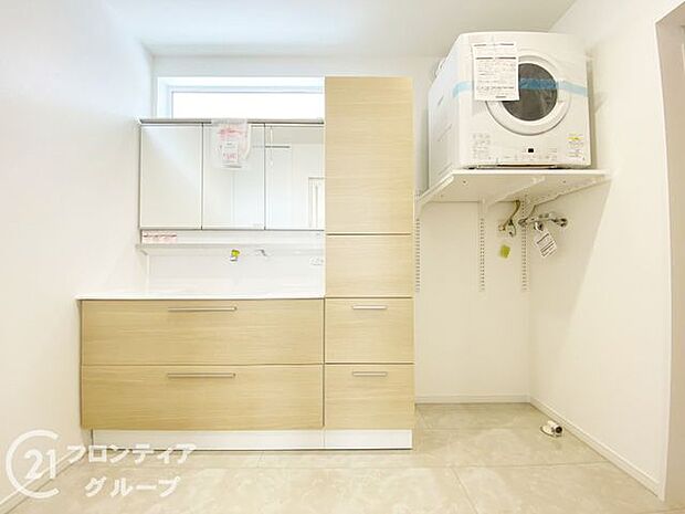 スタイリッシュな洗面所は、毎日の身支度が楽しくなるだけでなく、機能性も高く使いやすいデザインです！