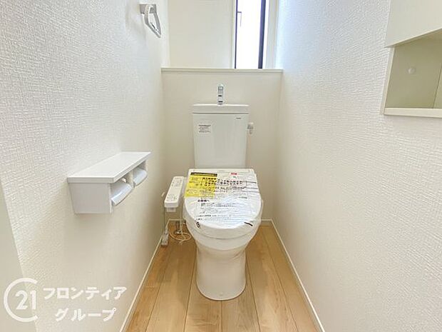 オート開閉のフタなので、手を触れず清潔・快適なトイレです!