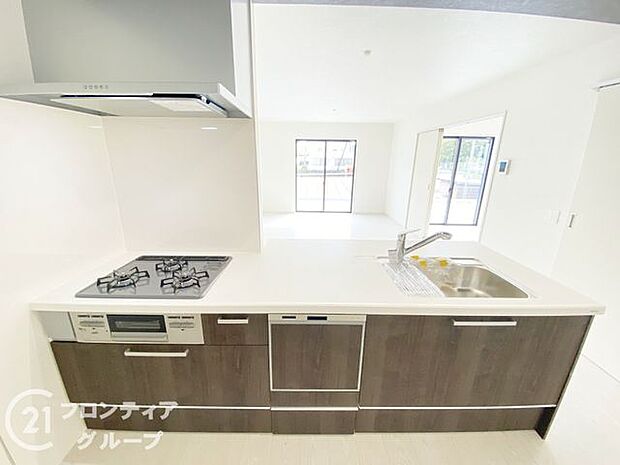 食器乾燥機付き。手洗いより水道代が節約できるので手にもお財布に優しい設備です。