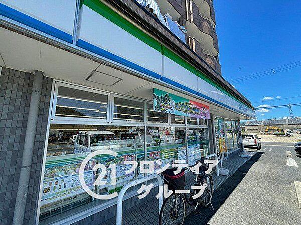 ファミリーマート姫路夢前橋南店 徒歩5分。 200m