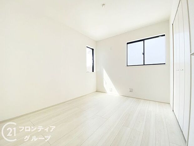 フローリング材には、木目や色調など木材特有の風合いがあり、ナチュラルな美しさで、日々の生活に温もりを与えてくれます。